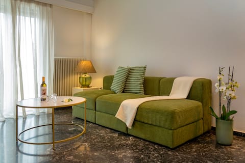 Top Airbnb: Green Oasis in the center of Athens in Δήμος Καισαριανής