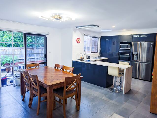 Hi-Tech Hideaway with Surprises gallery image 2