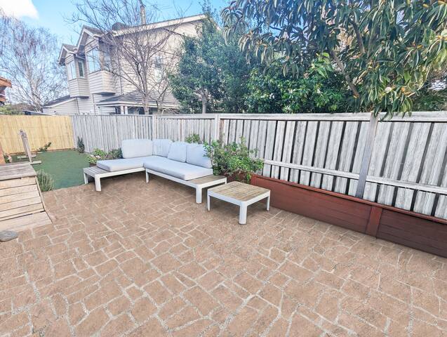 Hi-Tech Hideaway with Surprises gallery image 4