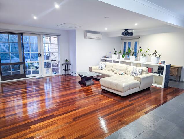 Hi-Tech Hideaway with Surprises gallery image 3