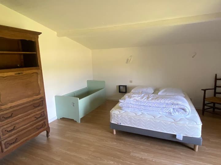 1 st Floor 
Master Suite 
Kitanda 140 kipya na kitanda