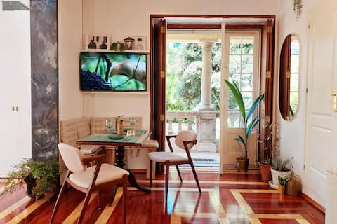 Top performing Airbnb: Oeiras Studio next to the Beach Free Street Park in União Das Freguesias De Oeiras E São Julião Da Barra, Paço De Arcos E Caxias