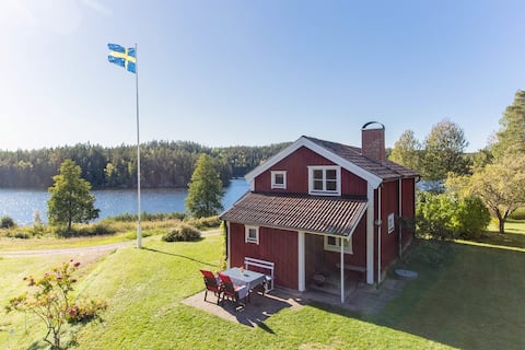 Lerstugan - an idyllic cottage with its own dock