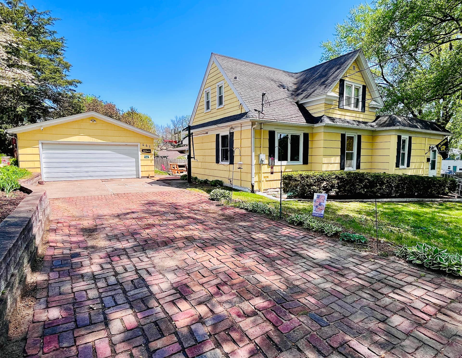 Entire Home- Hill House 4BR/2BA
