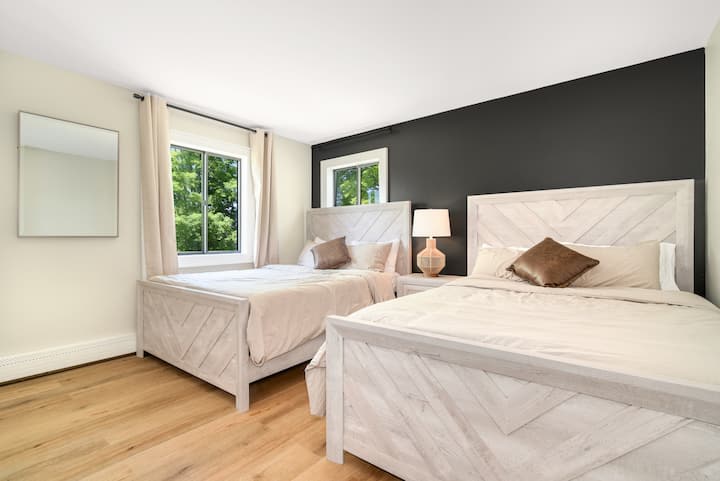 Dormitorio DE arriba #3
+Dos camas tamaño queen
+ Armario completo