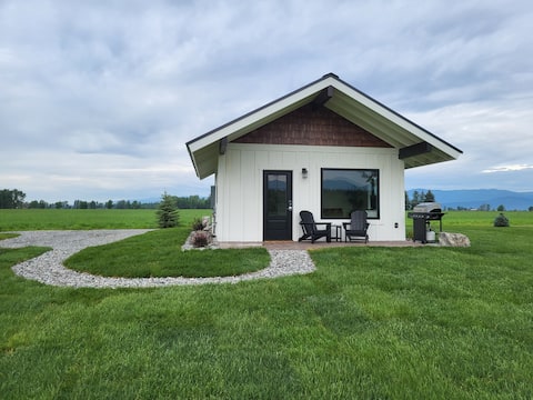 Top performing Airbnb: Cozy cabin with views! in Bigfork