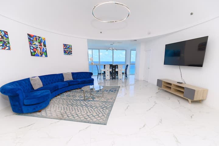 A closer look at Penthouse Apartment With High Ceiling