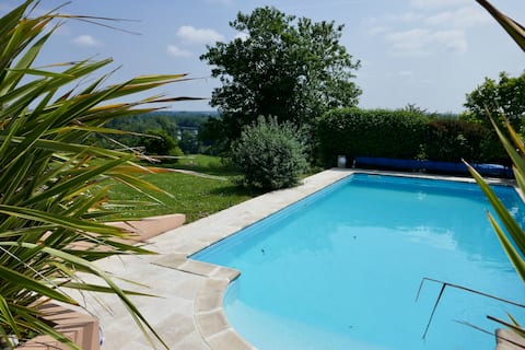 Villa du Tertre in the vineyard