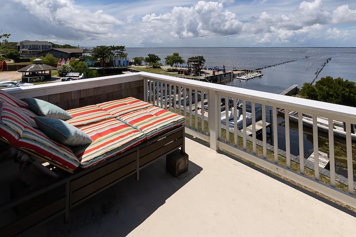 Luxurious Sunset Flat in Duck with Gorgeous Views!