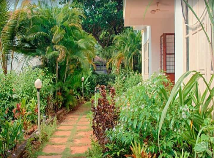 Exterior image 5