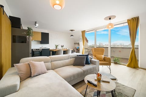 Cozy Downtown Maisonette