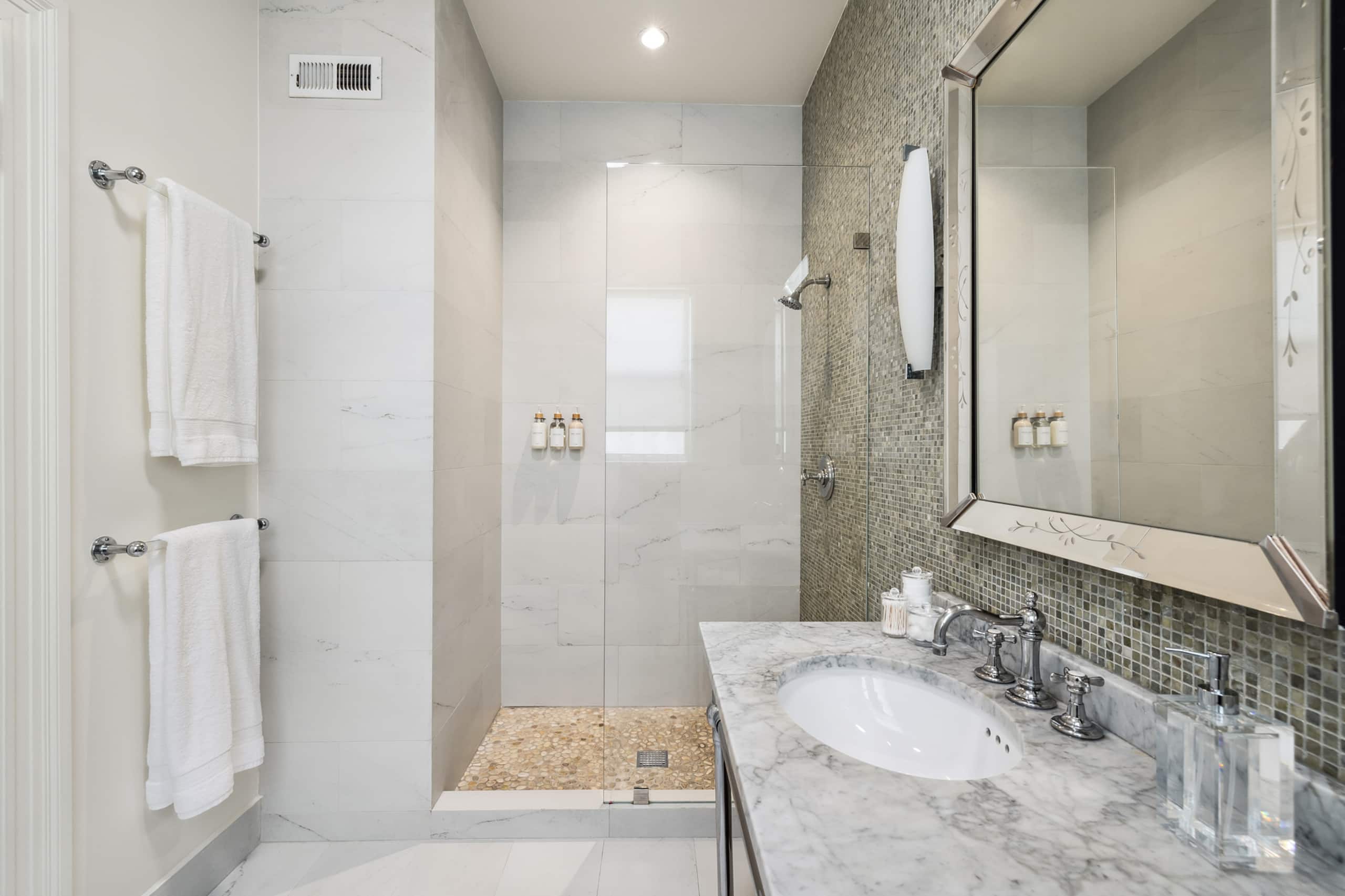Home in San Francisco · ★4.98 · 3 bedrooms · 3 beds · 1 bath - Image 20