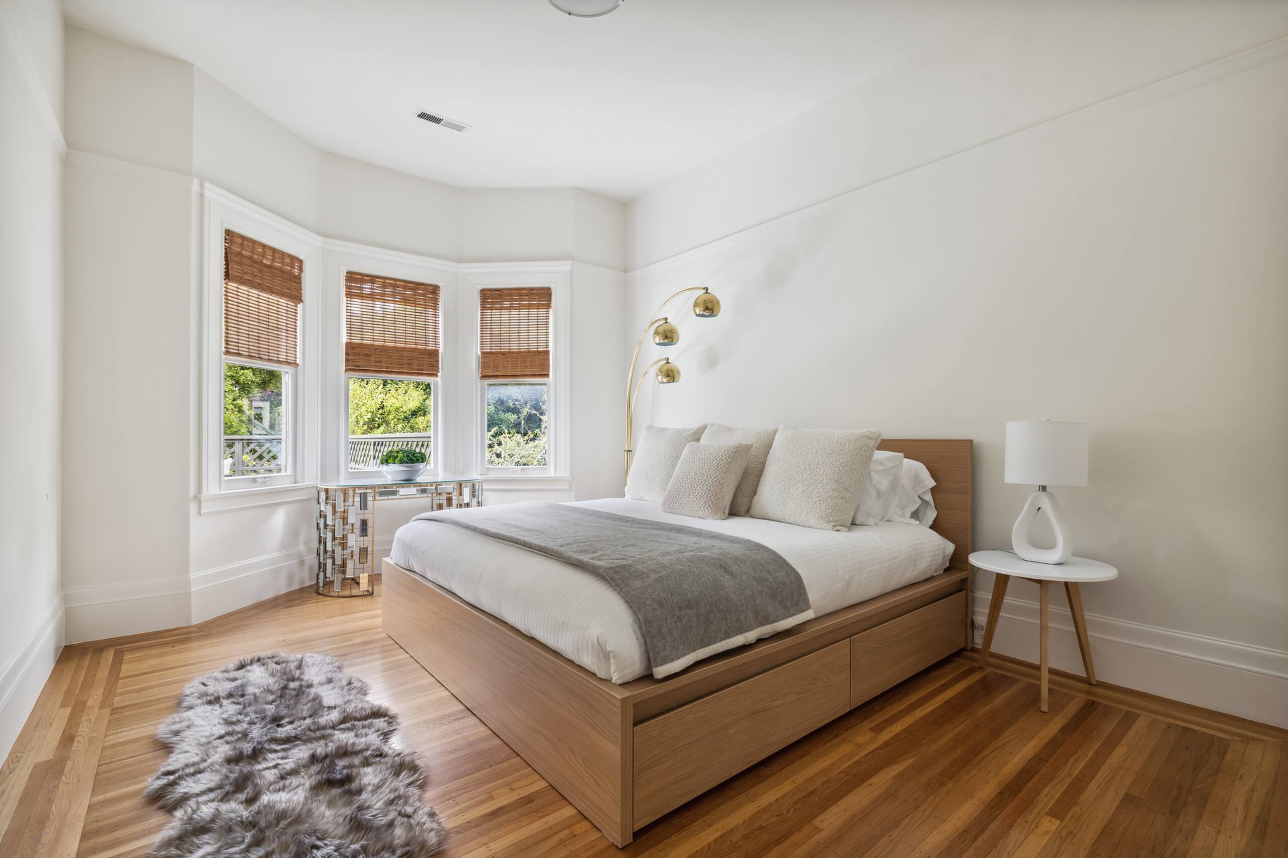Home in San Francisco · ★4.98 · 3 bedrooms · 3 beds · 1 bath - Image 11