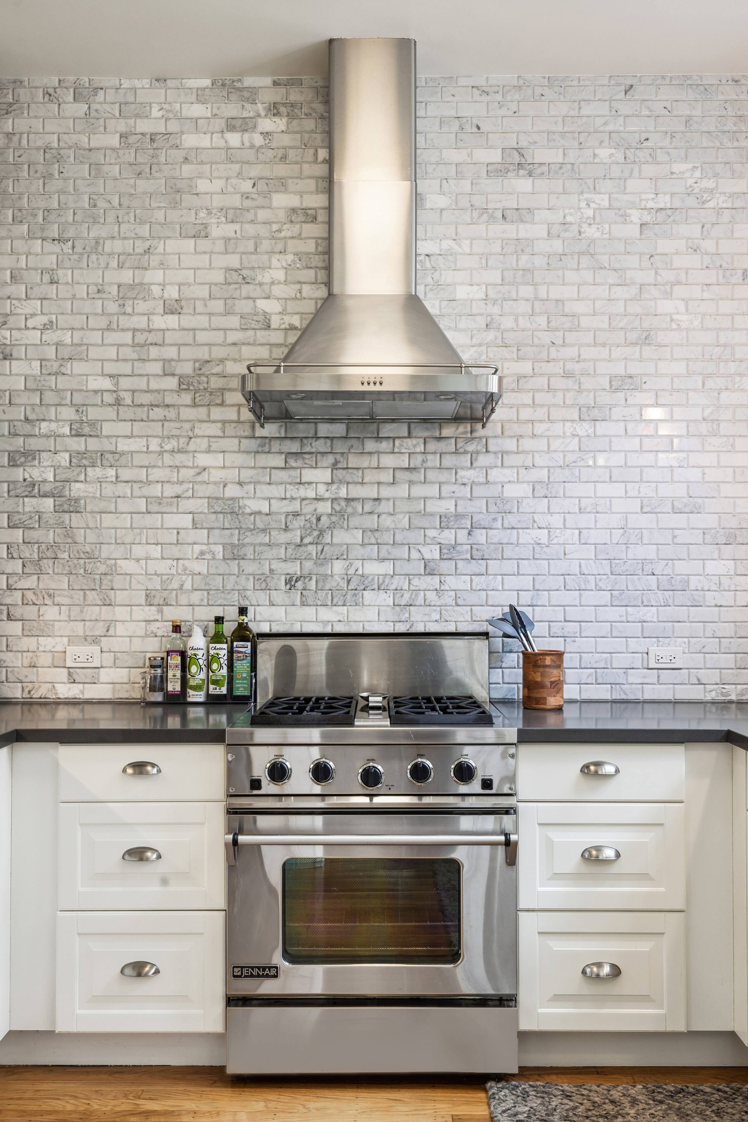 Home in San Francisco · ★4.98 · 3 bedrooms · 3 beds · 1 bath - Image 8
