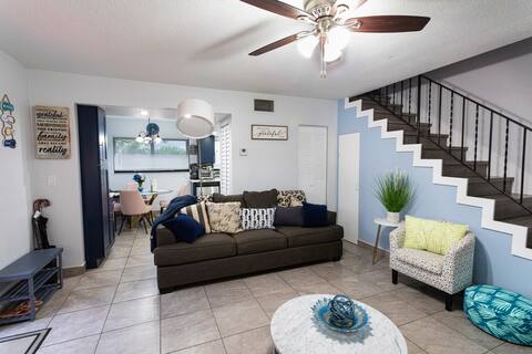 2 BDRM Townhouse Spacious & Stylish 2 Stories NEW!