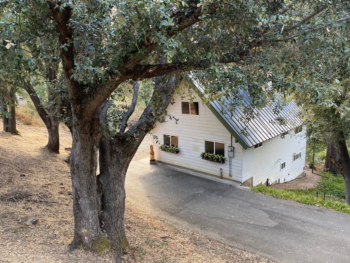 Shady Bear Cabin Oakhurst at Yosemite&Bass Lake Cabins for Rent in
