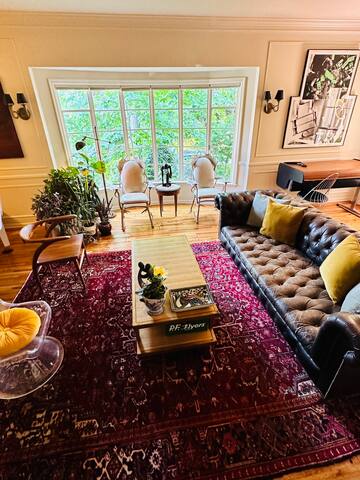 Wonderful Family House, private and park-like gallery image 2