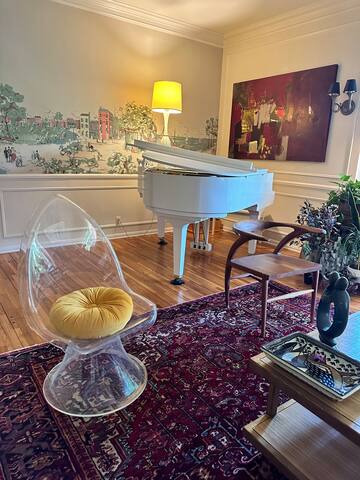 Wonderful Family House, private and park-like gallery image 4