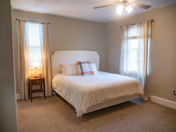 Трета спалня с кралски размери в къщата!