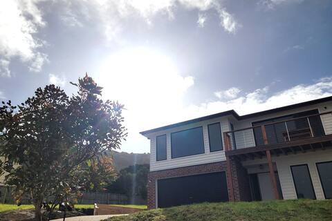Hillside @ The Bay ~ Ocean & Harbour Views
