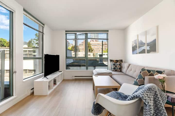 Beachside 1-bed, Steps To English Bay Seawall - Vancouver
