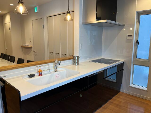 渋谷区　１棟貸し切り　新宿　歌舞伎町　観光徒歩圏内　無料駐車場付き　2バスルーム　2トイレ gallery image 4