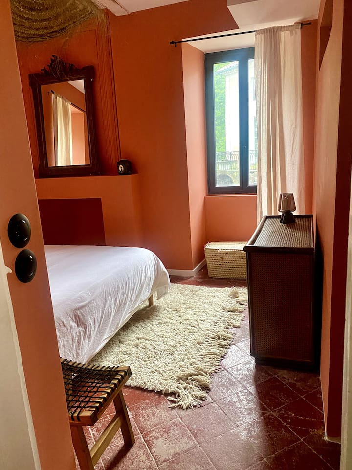 bedroom with Queen size bed and ultra-comfortable bedding 