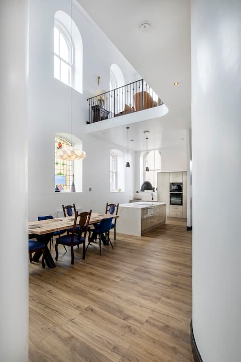 Stylish Dog Friendly Converted Chapel Sleeps 8