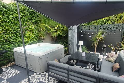 Oasis de détente avec jacuzzi