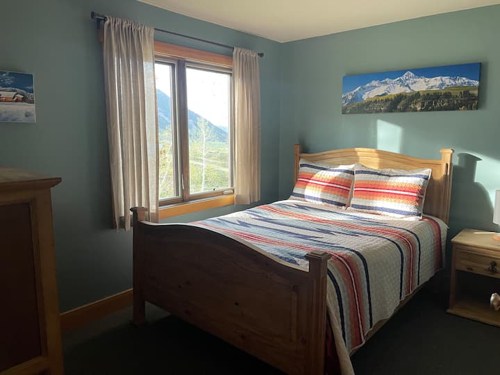 Mbretëresha e dytë me pamje nga korije e Aspenit.