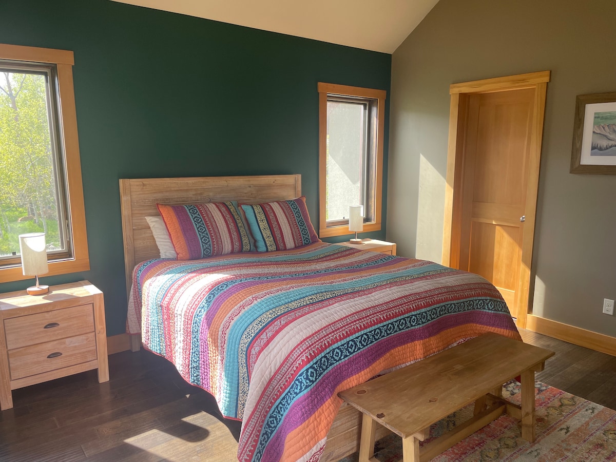 מלכה ראשית עם אמבטיה פרטית מלאה