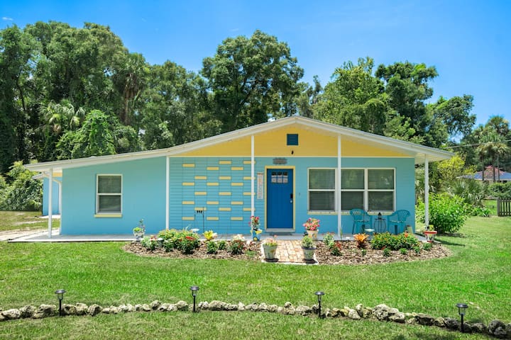 King Suite~Sleeps 7~Pets Welcome~Park Your Boat/RV