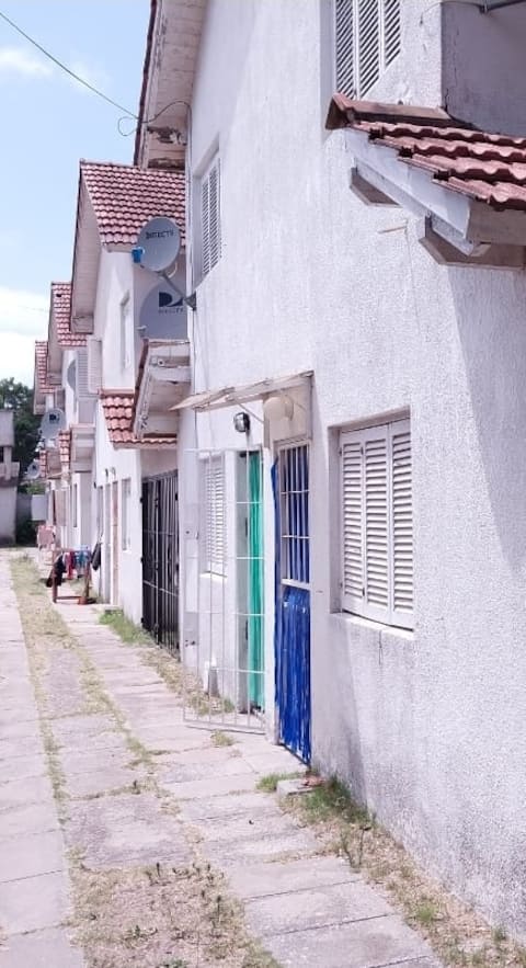 Airbnb con mejor rendimiento: Duplex 3 blocks from the beach and 5 from downtown en San Clemente Del Tuyú
