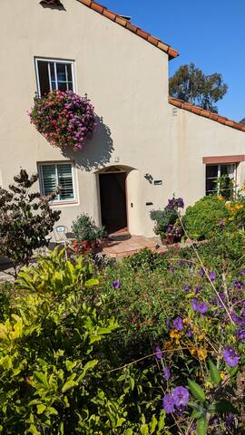 Beautiful Upper Rockridge Mediterranean Villa gallery image 2