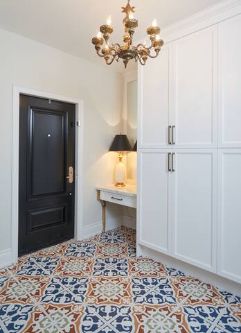 Stylish Toronto Family Retreat gallery image 5