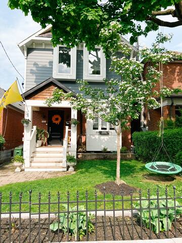 Stylish Toronto Family Retreat gallery image 3