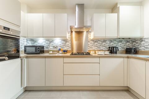Cozy 2-Bed near Thorpe Park + Free Parking