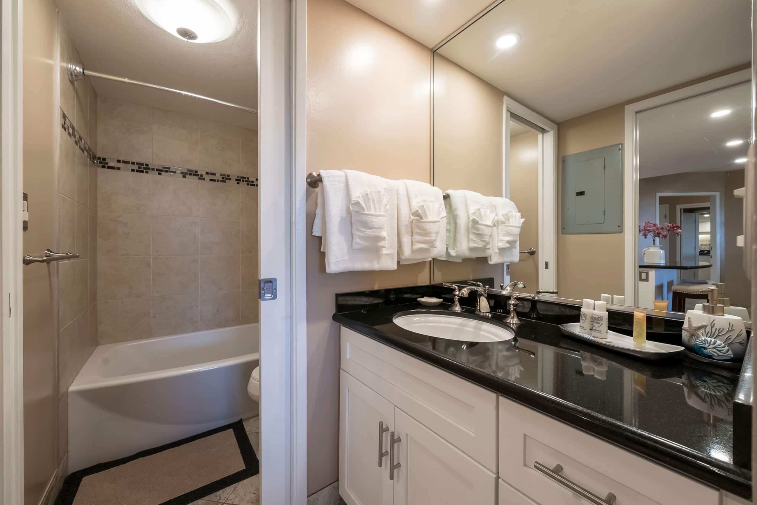 Maui Banyan, King Bed, Ocean View, Kamaole Beach! - Image 15