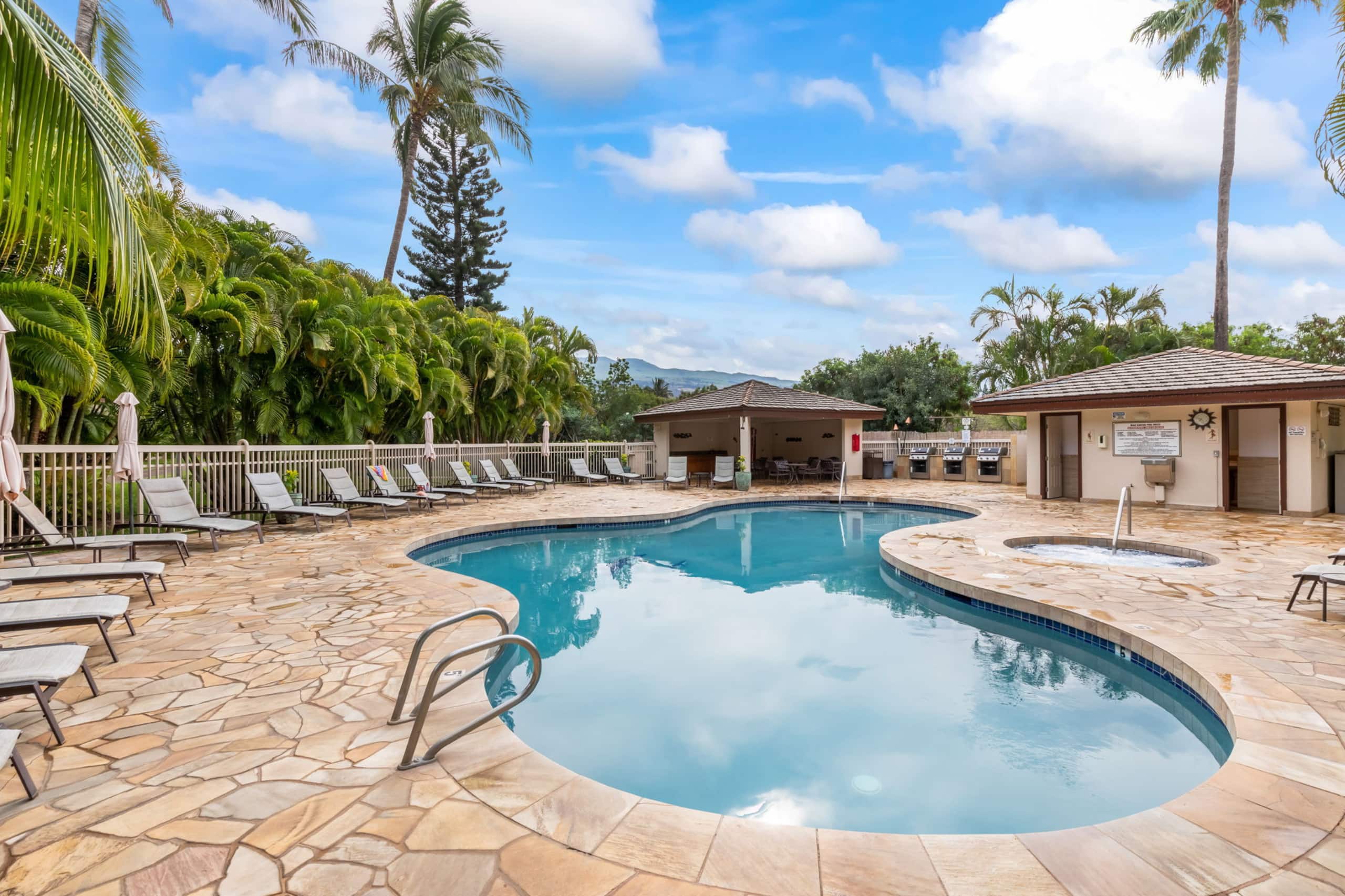 Maui Banyan, King Bed, Ocean View, Kamaole Beach! - Image 28