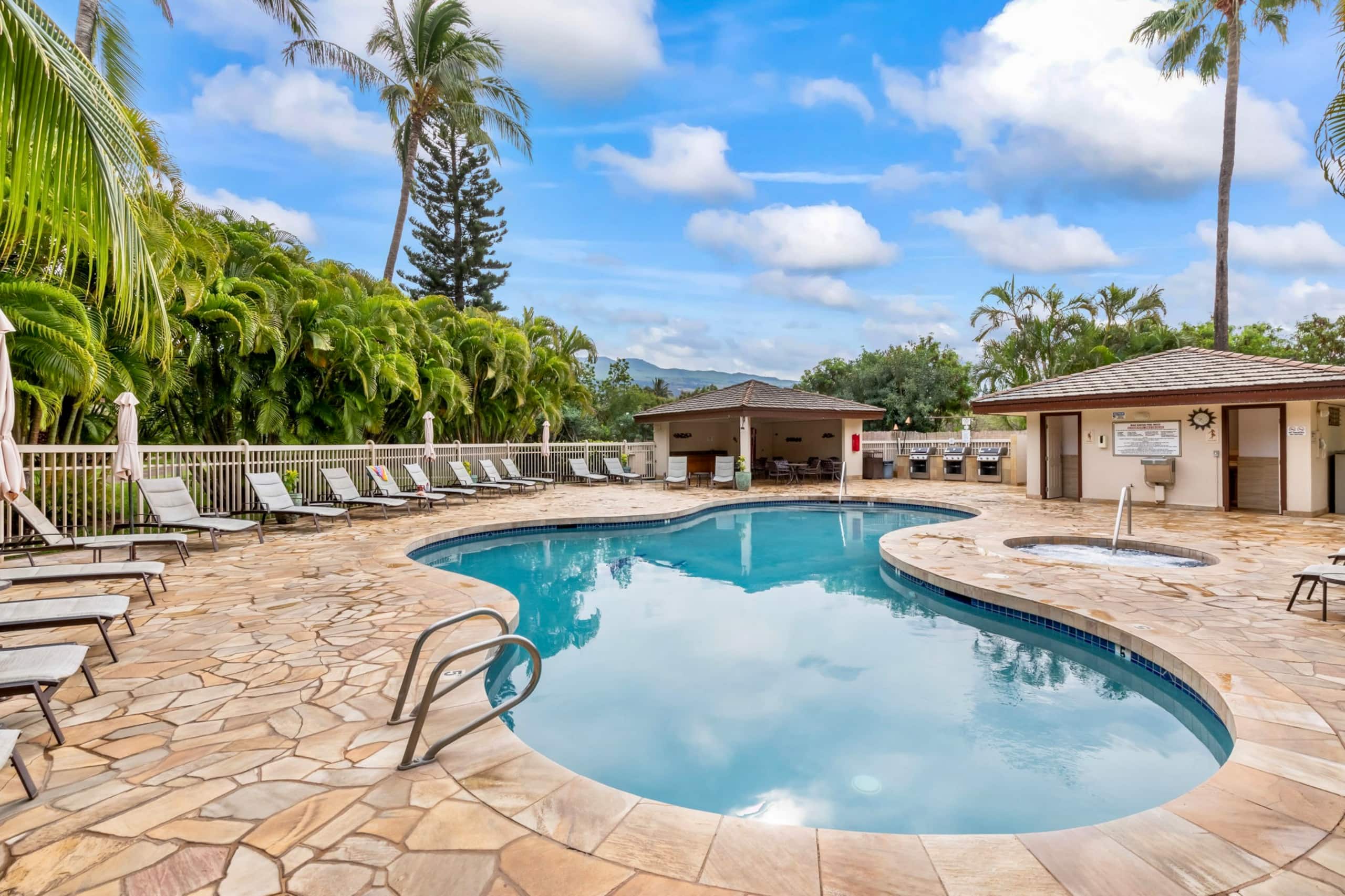 Maui Banyan, King Bed, Smart TV, Kamaole Beach! - Image 15