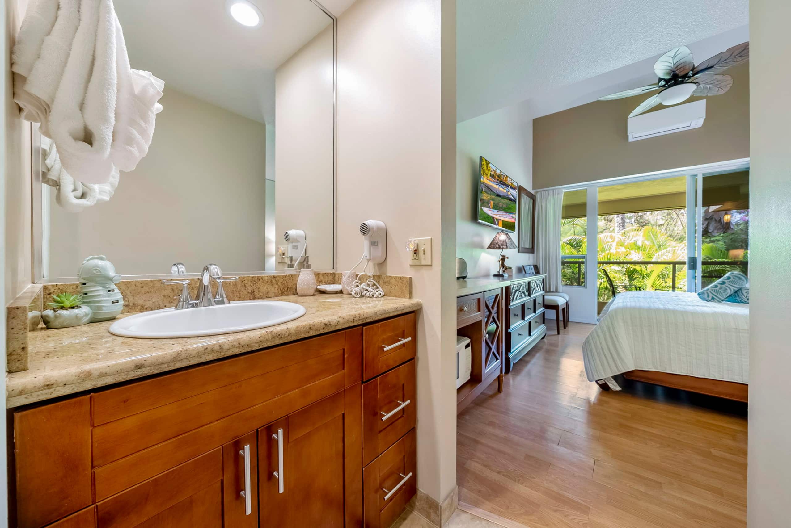 Maui Banyan, King Bed, Smart TV, Kamaole Beach! - Image 2