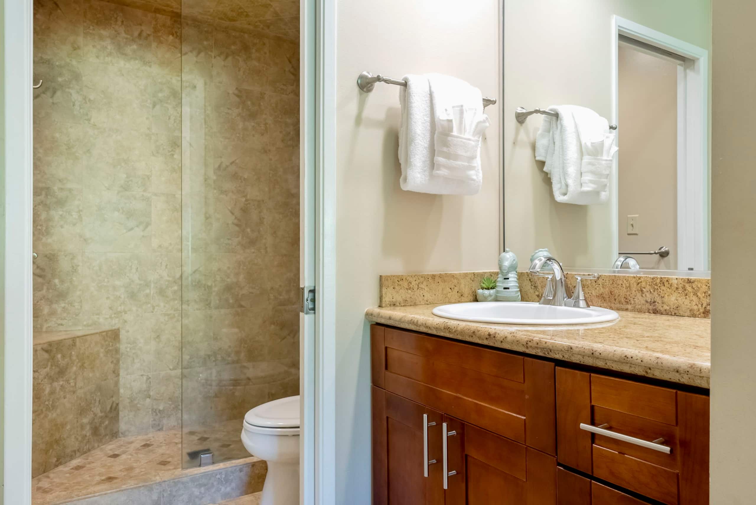 Maui Banyan, King Bed, Smart TV, Kamaole Beach! - Image 3