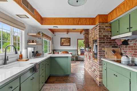 Vineyard House • Fireplace, Hot Tub, Views