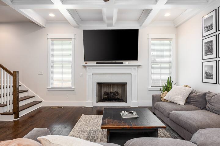 King Beds/Walk to Stadium/Porches/Cardio Equip gallery image 5