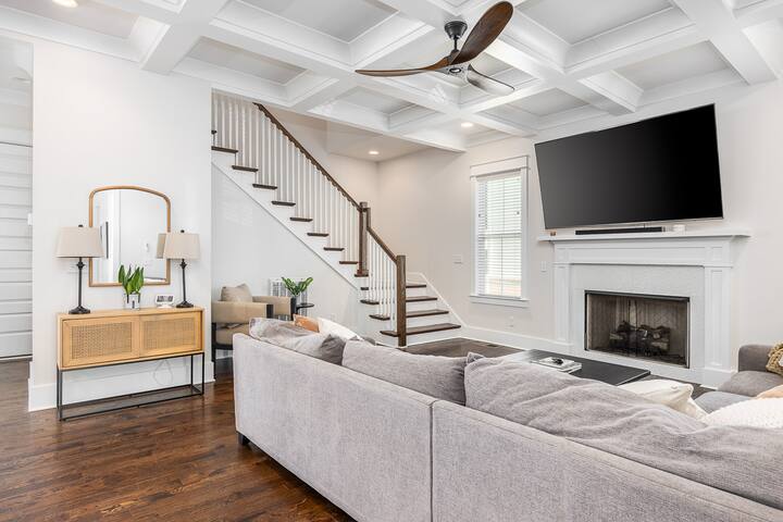 King Beds/Walk to Stadium/Porches/Cardio Equip gallery image 4