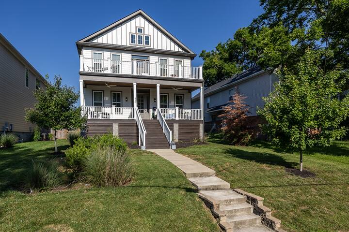 King Beds/Walk to Stadium/Porches/Cardio Equip gallery image 3