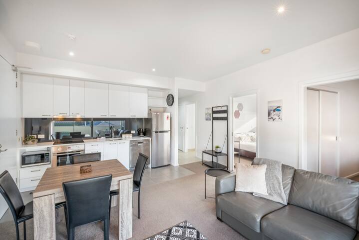 Bellerive Quay – 2 Bedroom – Free Parking gallery image 5