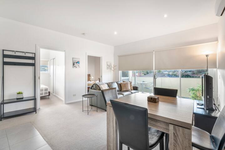 Bellerive Quay – 2 Bedroom – Free Parking gallery image 3