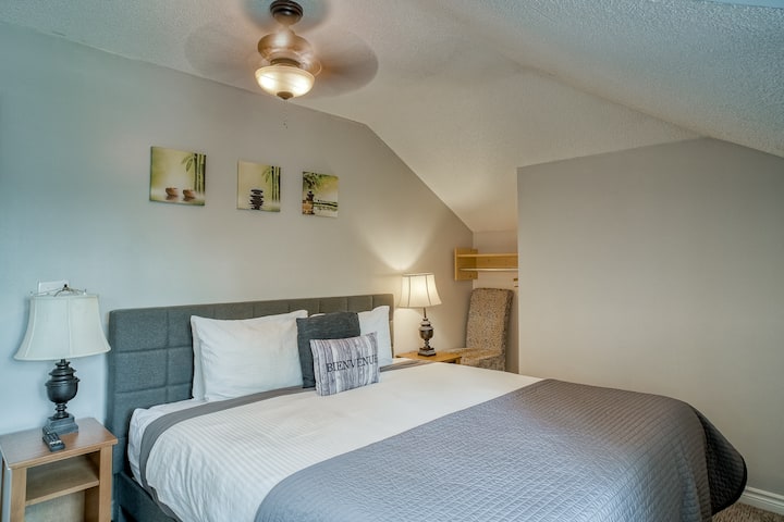 غرفة نوم ثانية بسرير بحجم كبير