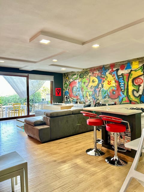 Romantic residence with hot tub 3 km from the sea!